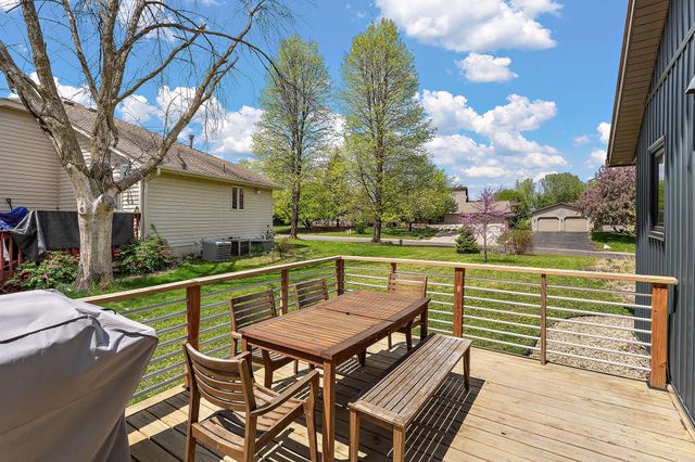 986 Demont Avenue E, Maplewood, MN 55109