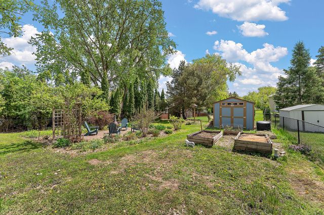 986 Demont Avenue E, Maplewood, MN 55109