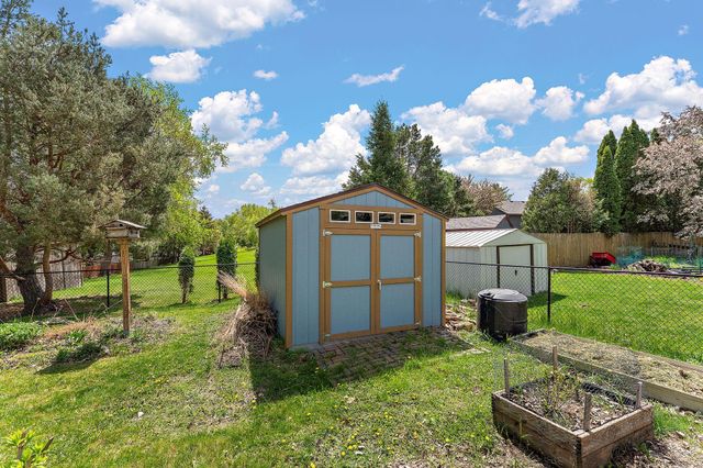 986 Demont Avenue E, Maplewood, MN 55109