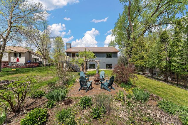 986 Demont Avenue E, Maplewood, MN 55109