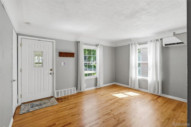 26357 Eton Avenue, Dearborn Heights, MI 48125