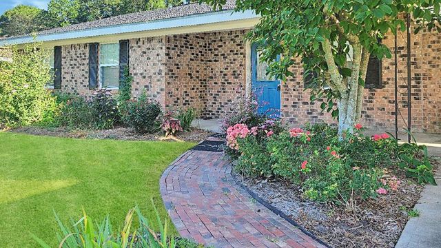 1914 Donna Dr, Deridder, LA 70634