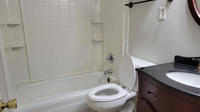 1914 Donna Dr, Deridder, LA 70634