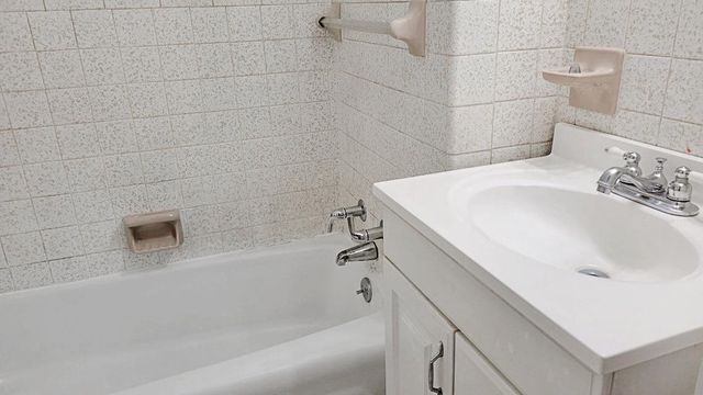 1914 Donna Dr, Deridder, LA 70634