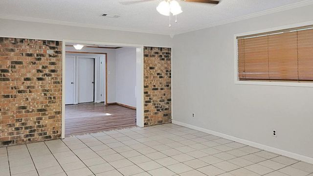 1914 Donna Dr, Deridder, LA 70634