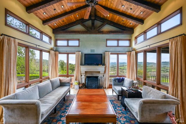 25500 River Rd, Cloverdale, CA 95425