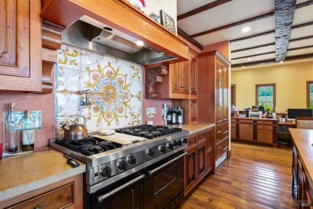 25500 River Rd, Cloverdale, CA 95425