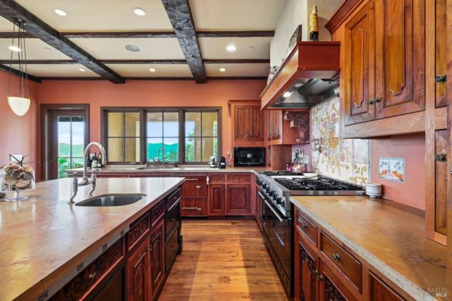 25500 River Rd, Cloverdale, CA 95425