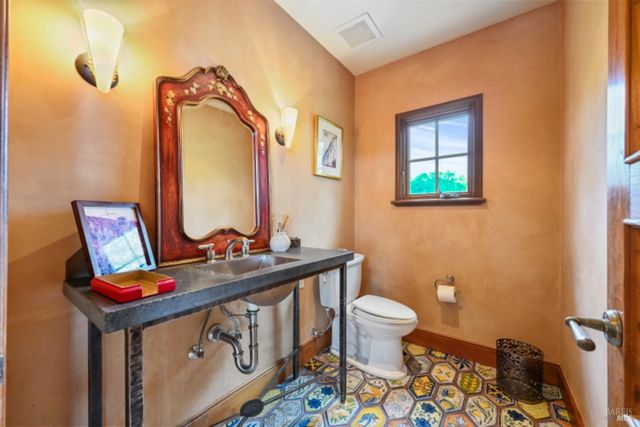 25500 River Rd, Cloverdale, CA 95425