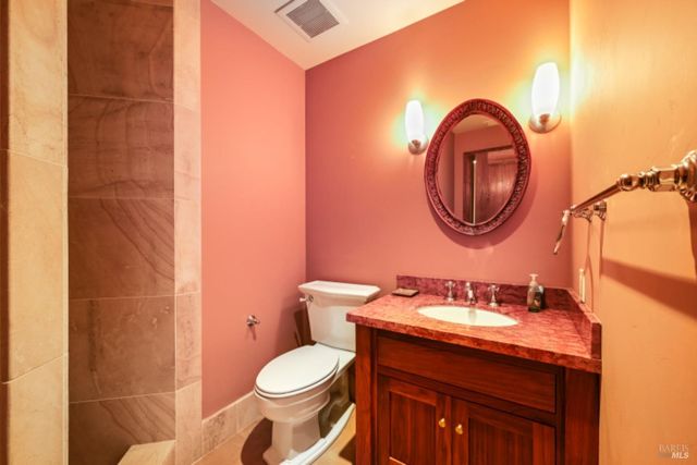 25500 River Rd, Cloverdale, CA 95425