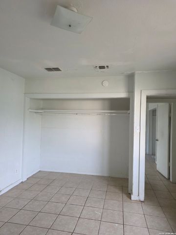 211 Dowman St, Schertz, TX 78154