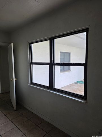 211 Dowman St, Schertz, TX 78154