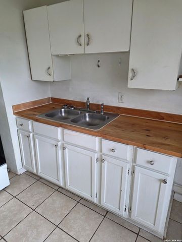 211 Dowman St, Schertz, TX 78154