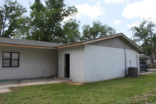 211 Dowman St, Schertz, TX 78154