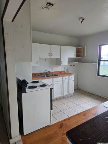 211 Dowman St, Schertz, TX 78154