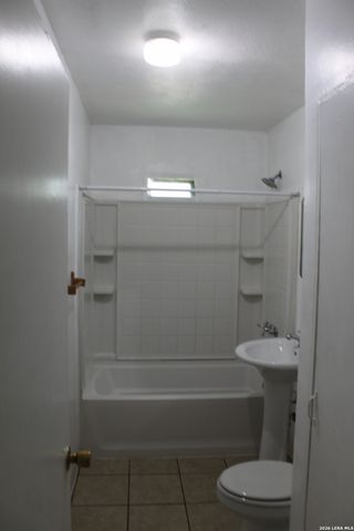 211 Dowman St, Schertz, TX 78154