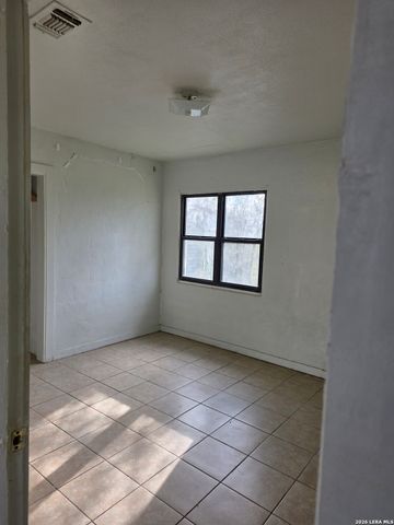211 Dowman St, Schertz, TX 78154