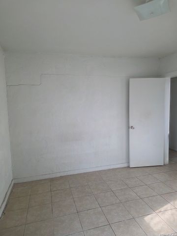 211 Dowman St, Schertz, TX 78154