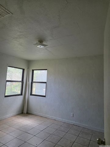 211 Dowman St, Schertz, TX 78154