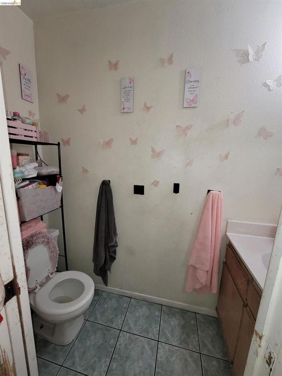 Image 10 of property listing at 1826 1826 Vicksburg Ave, Oakland, CA 94601