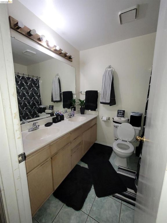 Image 13 of property listing at 1826 1826 Vicksburg Ave, Oakland, CA 94601