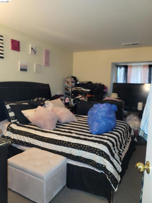 Image 14 of property listing at 1826 1826 Vicksburg Ave, Oakland, CA 94601