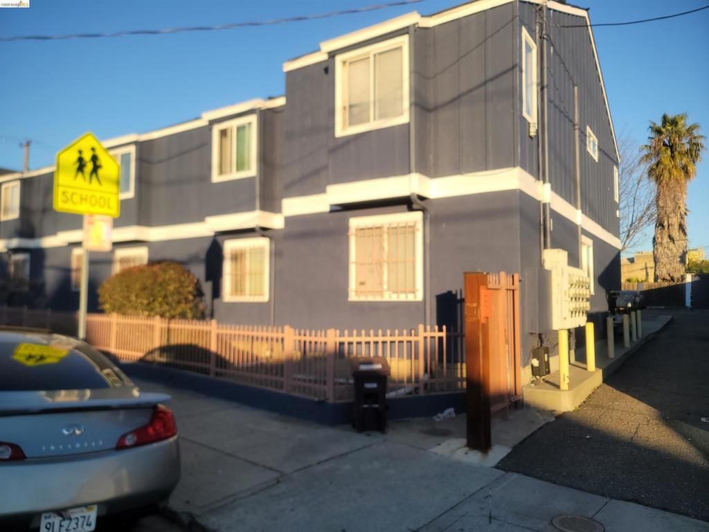 Image 4 of property listing at 1826 1826 Vicksburg Ave, Oakland, CA 94601