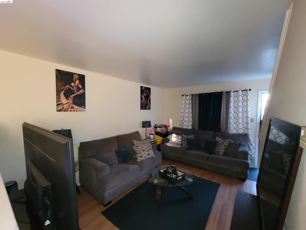 Image 5 of property listing at 1826 1826 Vicksburg Ave, Oakland, CA 94601