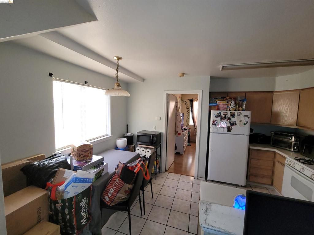 Image 7 of property listing at 1826 1826 Vicksburg Ave, Oakland, CA 94601