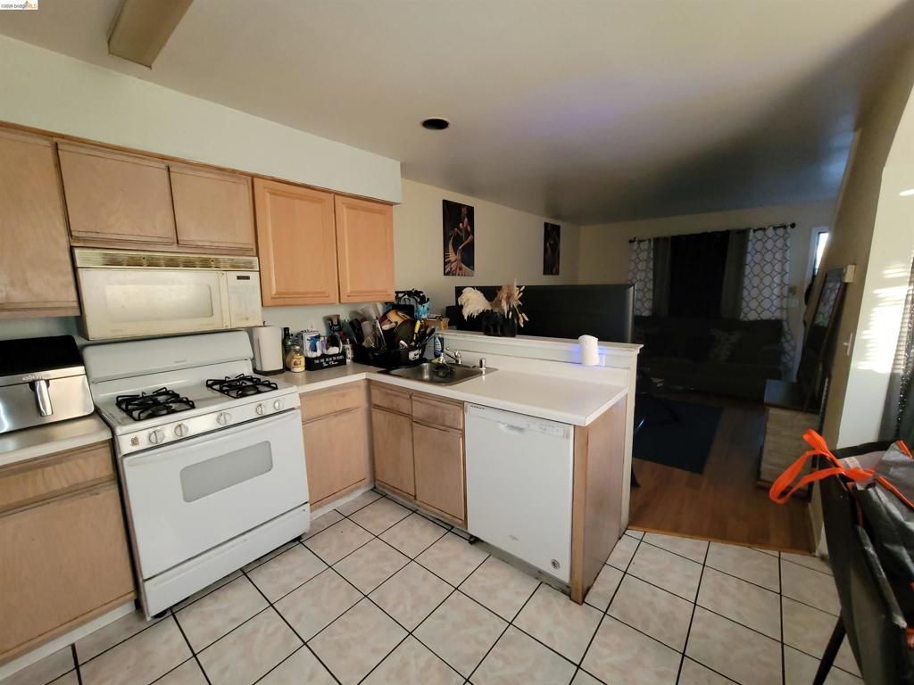 Image 8 of property listing at 1826 1826 Vicksburg Ave, Oakland, CA 94601