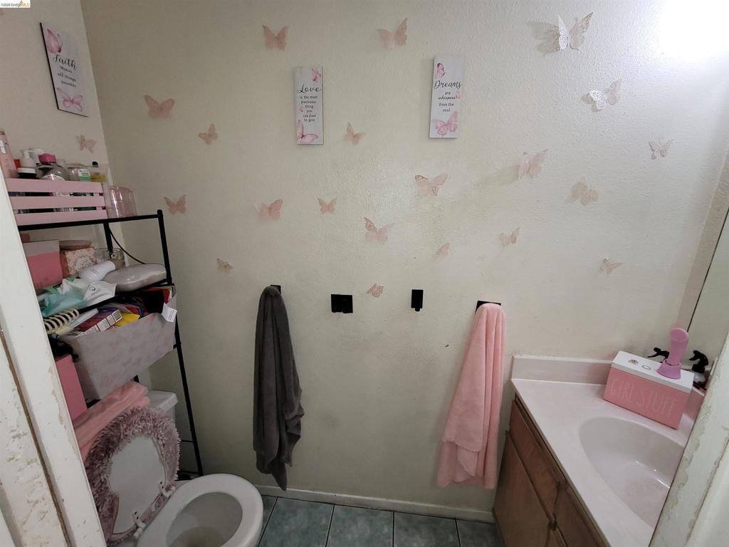 Image 9 of property listing at 1826 1826 Vicksburg Ave, Oakland, CA 94601