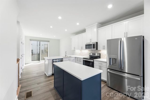 1049 Simcoe Lane, Charlotte, NC 28217