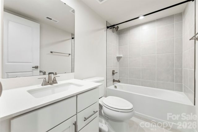 1049 Simcoe Lane, Charlotte, NC 28217