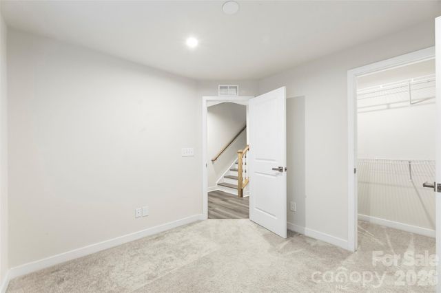 1049 Simcoe Lane, Charlotte, NC 28217