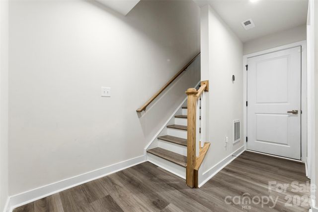 1049 Simcoe Lane, Charlotte, NC 28217