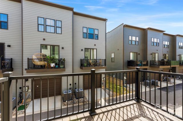 1049 Simcoe Lane, Charlotte, NC 28217