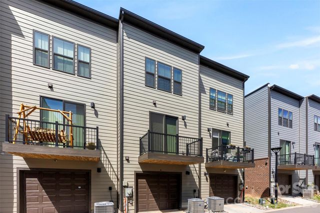 1049 Simcoe Lane, Charlotte, NC 28217