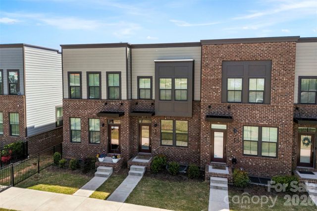 1049 Simcoe Lane, Charlotte, NC 28217