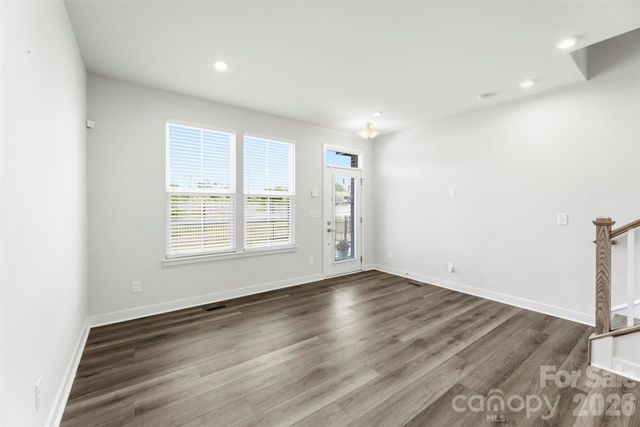 1049 Simcoe Lane, Charlotte, NC 28217