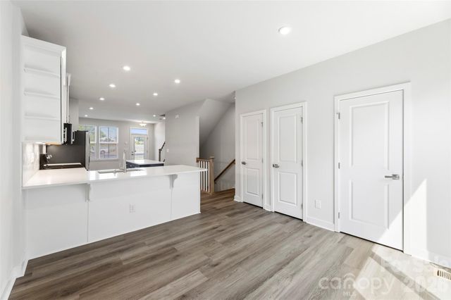 1049 Simcoe Lane, Charlotte, NC 28217