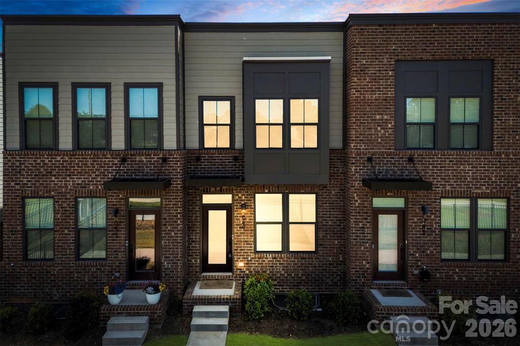 1049 Simcoe Lane, Charlotte, NC 28217