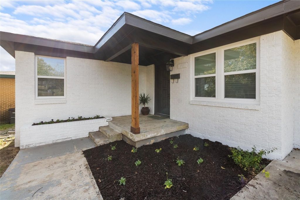 2907 Clinton Avenue, Fort Worth, TX 76106 — exterior