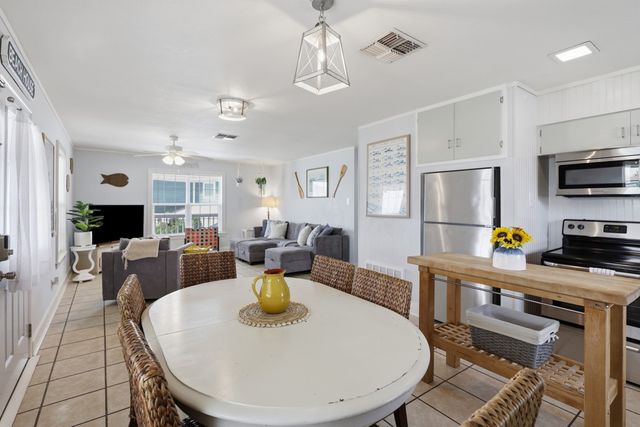 3 Scallop Dr, Rockport, TX 78382