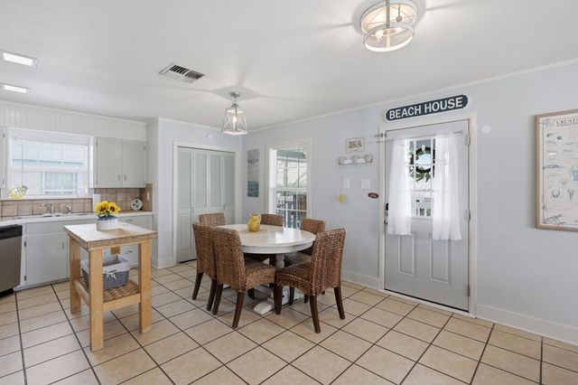 3 Scallop Dr, Rockport, TX 78382