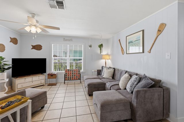 3 Scallop Dr, Rockport, TX 78382