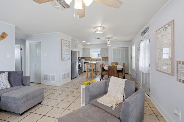 3 Scallop Dr, Rockport, TX 78382