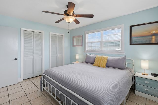 3 Scallop Dr, Rockport, TX 78382