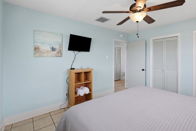 3 Scallop Dr, Rockport, TX 78382