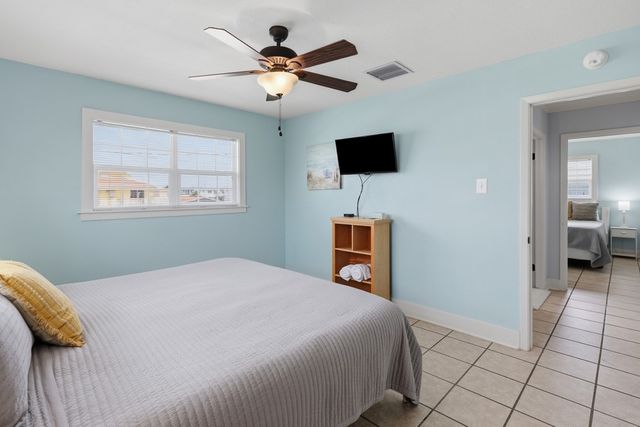 3 Scallop Dr, Rockport, TX 78382