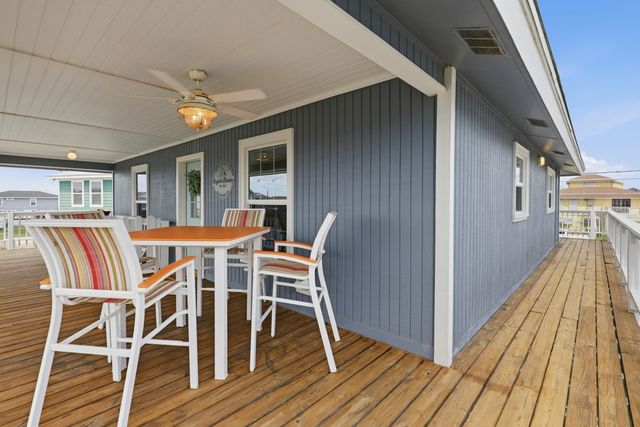 3 Scallop Dr, Rockport, TX 78382